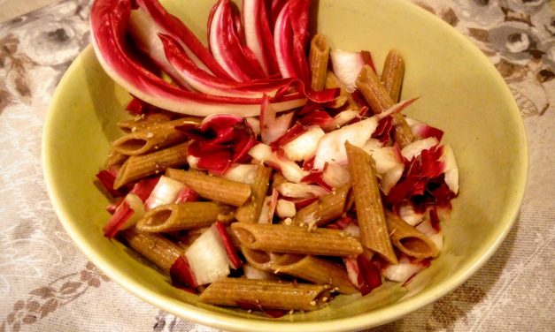 Insalata di penne saracene al radicchio croccante