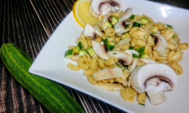 Pasta di ceci con champignon e zucchine